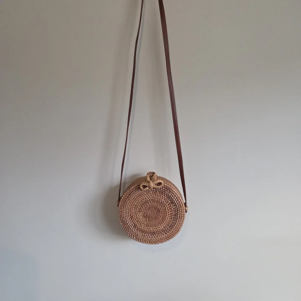 Elegant Woven Crossbody Bag - Tan